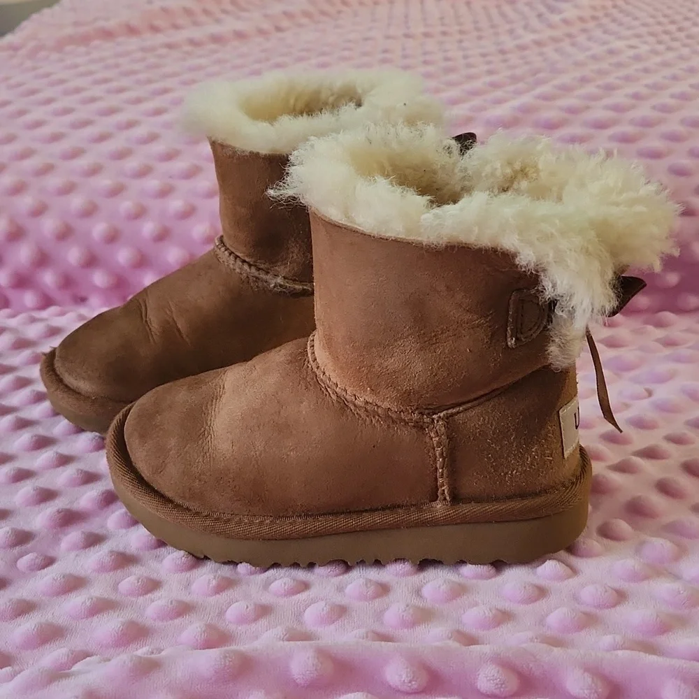 Ugg Mini Bailey Boots - Picture 3 of 4